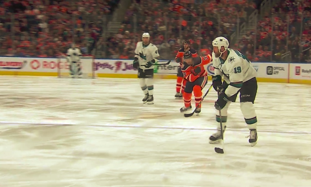 Joe Thornton nousi Gordie Howen rinnalle maaliin johtaneiden syöttöjen määrässä.
