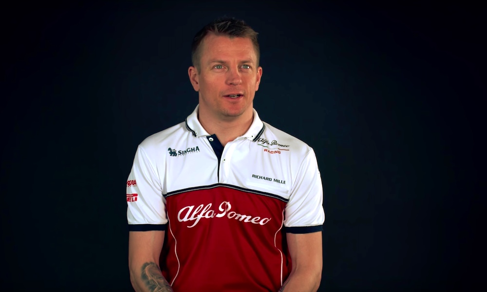 Kimi Räikkönen ajaa palkintopallille vuonna 2019.