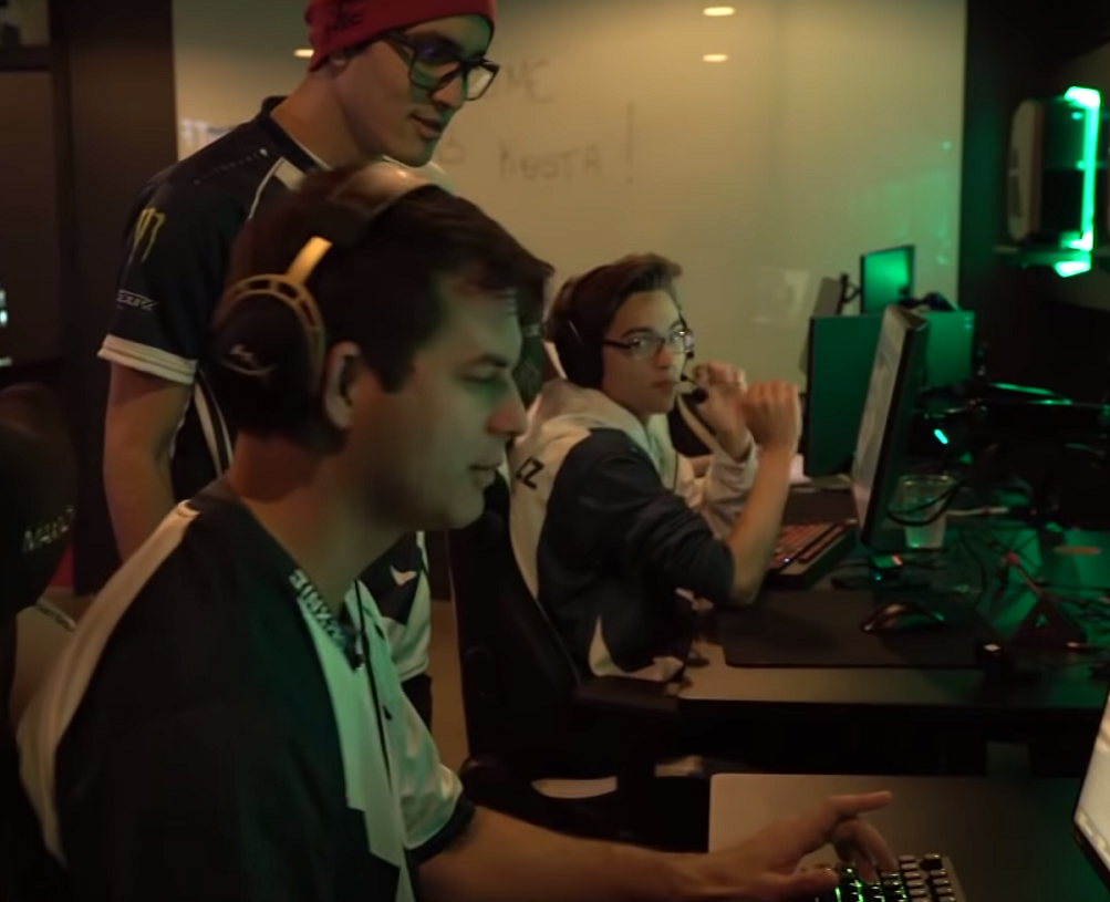 VIDEO: Miksi Esports on urheilua? Huippusuosittu show otti koomisesti kantaa