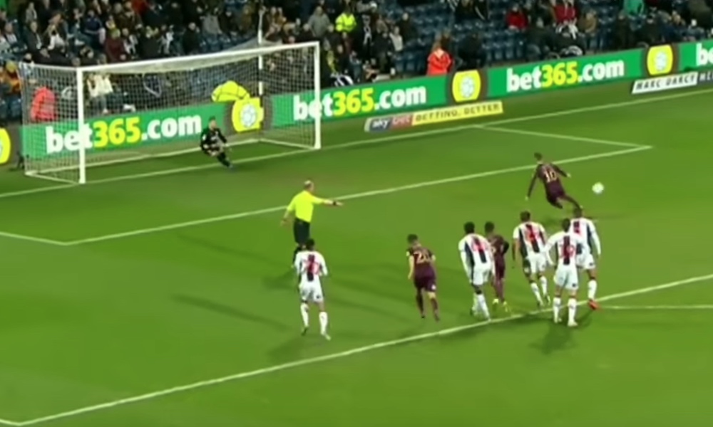 Swansean Bersant Celina tyri huolella rangaistuspotkun keskiviikkona, kun joukkue hävisi West Bromwichille Englannin mestaruusarjan ottelussa.