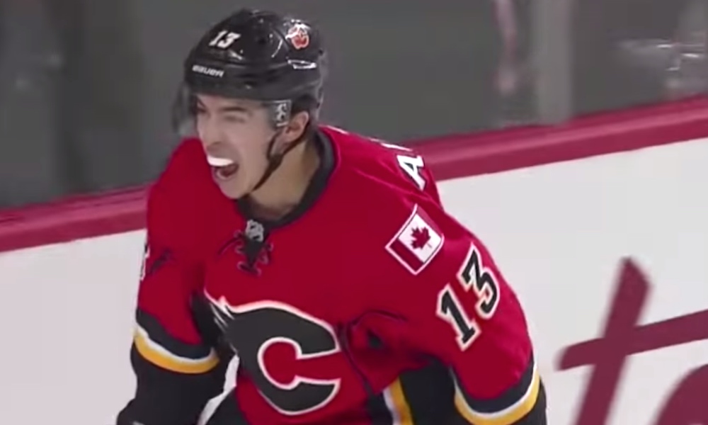 Johnny Gaudreau iski tajuttomat tehot keskiviikon vastaisena yönä, kun Calgary Flamesin ja New Jersey Devilsin välisessä ottelussa nähtiin 13 maalia.