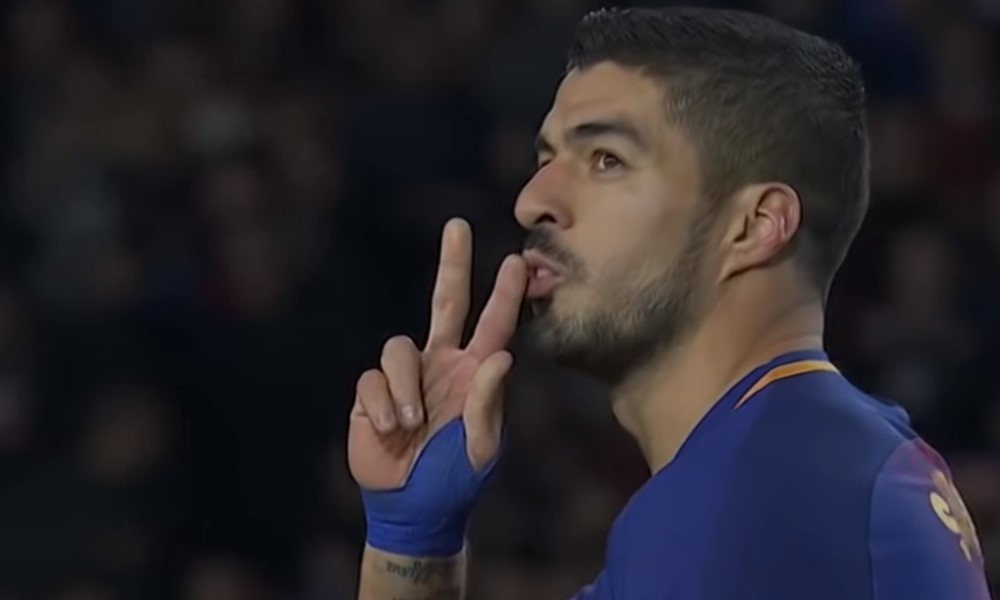 Luis Suárez laittoi vaimonsa takapenkille.