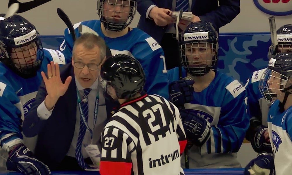 Suomessa Mestistä pelannut Hayley Wickenheiser tuomitsi tuomarien ratkaisun: hänen mukaansa Naisleijonien MM-finaalin ratkaissut, mutta hylätty, maali oli selkeä maali.