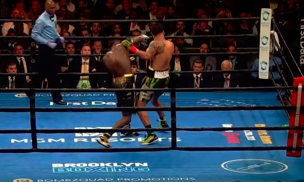 Deontay Wilder tyrmäsi Breazealen 137 sekunnissa WBC-liiton raskaansarjan mestaruusottelussa.