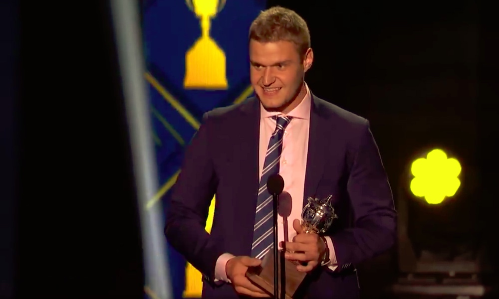 Aleksander Barkovilta huikea letkautus NHL-palkintogaalassa: kuittaili Floridan suuntaan ja mainitsi suomalaiset.