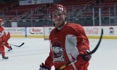 AHL:ssä hurjat tehot iskenyt Aleksi Saarela siirtyy Chicago Blackhawksiin. Seura tiedotti asiasta omalla verkkosivullaan.