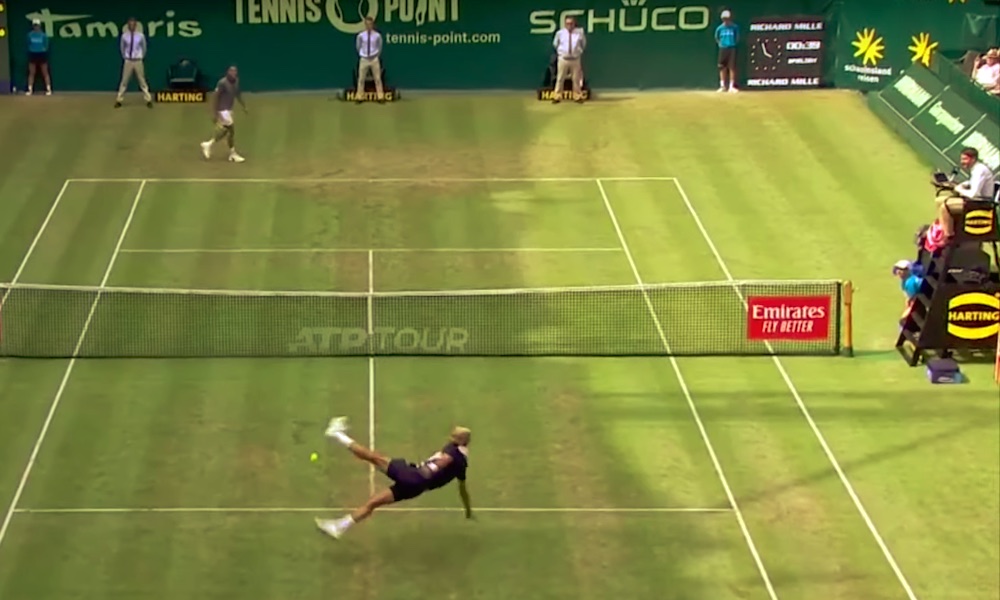 Tsonga ja Paire laittoivat jalkapalloksi kesken Hallen tennisturnauksessa käydyn ottelun.