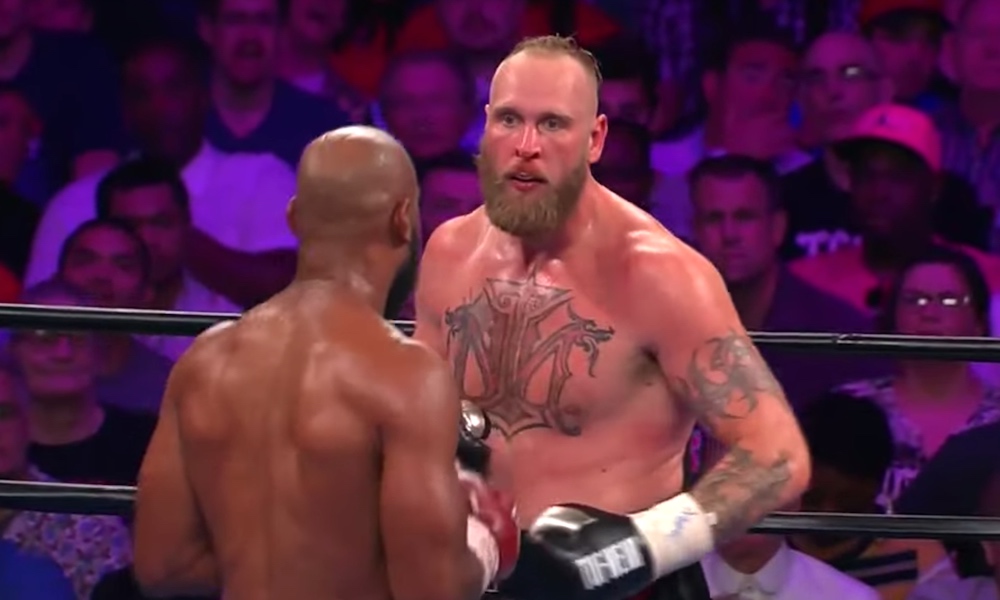 Gerald Washington tyrmäsi Robert Heleniuksen brutaalisti raskaan sarjan ottelussa kahdeksannessa erässä Yhdysvaltain Minneapoliksessa.