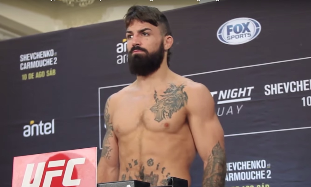 UFC-ottelija Mike Perry heitti huvittavan viestin nenäleikkauksensa jälkeen. Perry jakoi kuvan Instagram-tilillään, jossa hän poseeraa sairaalassa.