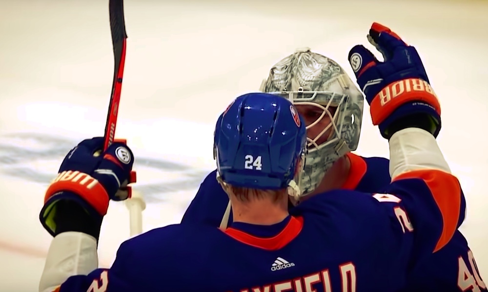 Chicago Blackhawksiin siirtynyt Robin Lehner kommentoi uutta maskiaan, jossa oleva teksti kuvastaa hänen vaikeuksiaan elämässä.