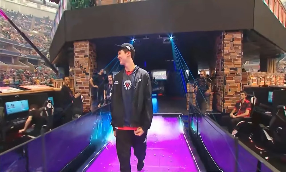 VIDEO: 16-vuotias Fortniten maailmanmestari joutui SWAT-pilan kohteeksi | Urheiluvedot.com